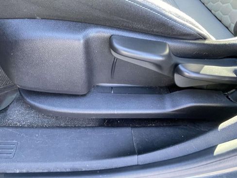 Used 2018 Chevrolet Equinox LS image 13