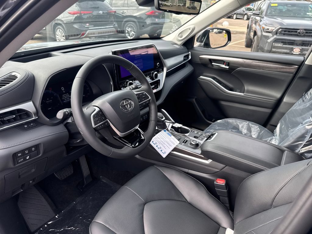 New 2026 Toyota Highlander Platinum AWD/4WD image 16