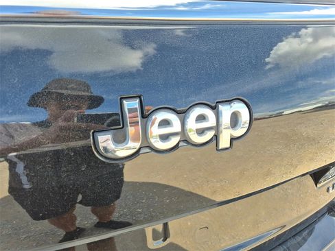 Used 2022 Jeep Grand Cherokee L Laredo w/ Luxury Tech Group I image 12