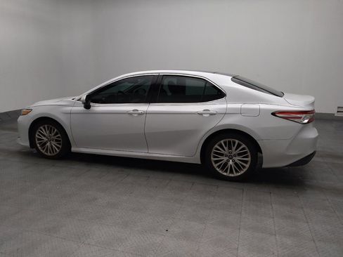 Used 2018 Toyota Camry XLE FWD image 3