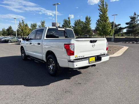 Used 2024 Nissan Titan SV w/ SV Convenience Package AWD/4WD image 5
