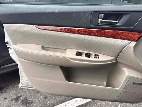 Used 2012 Subaru Outback 2.5i Limited image 7