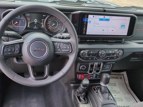Used 2026 Jeep Wrangler Unlimited Rubicon AWD/4WD image 14