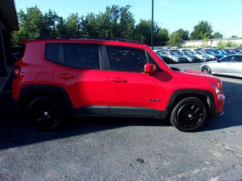 Used 2019 Jeep Renegade Latitude image 4
