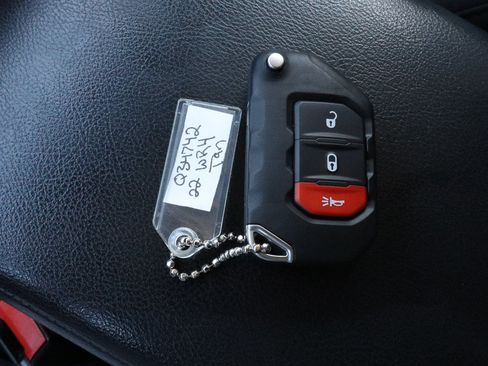 Used 2022 Jeep Wrangler Unlimited Sport AWD/4WD image 32
