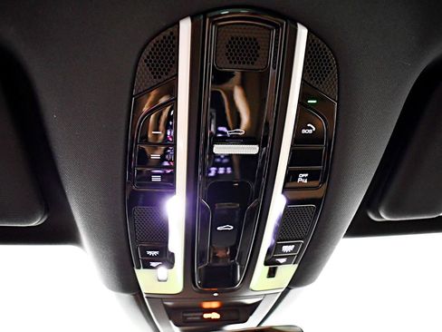 Used 2019 Porsche Cayenne image 39