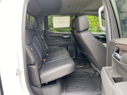 New 2026 GMC Sierra 1500 SLT image 30