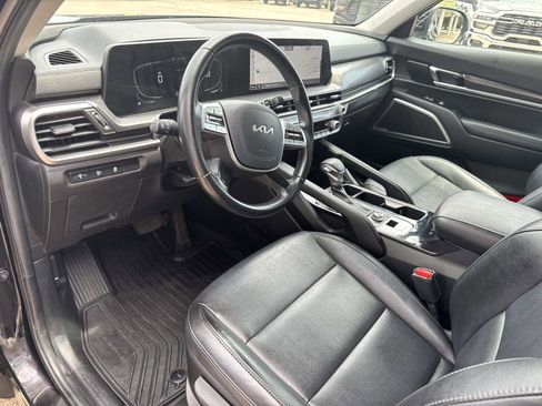 Used 2023 Kia Telluride LX image 17