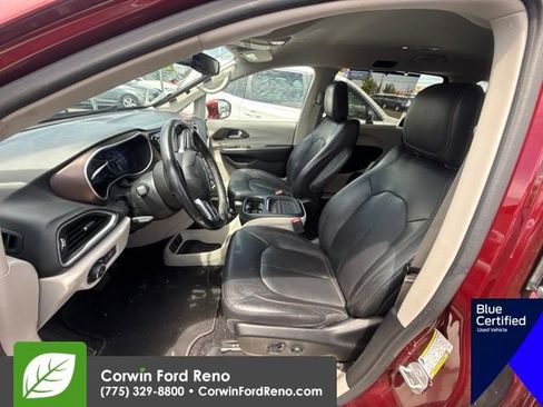 Used 2019 Chrysler Pacifica Touring-L FWD image 10