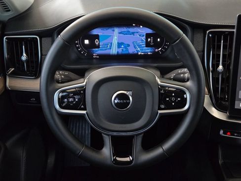 Used 2025 Volvo XC90 B6 Plus AWD/4WD image 21