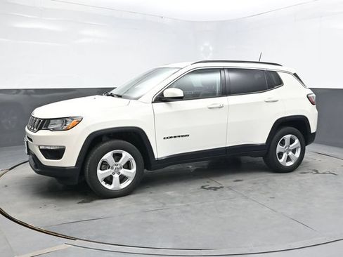 Used 2020 Jeep Compass Latitude w/ Popular Equipment Group AWD/4WD image 3