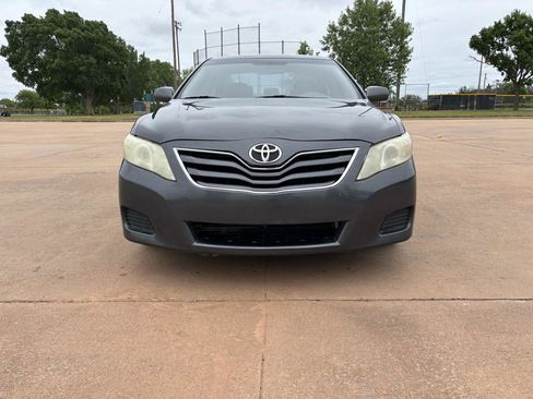 Used 2011 Toyota Camry LE FWD image 5