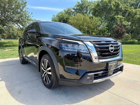 Used 2023 Nissan Pathfinder Platinum AWD/4WD image 8