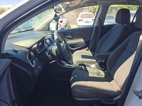 Used 2019 Chevrolet Trax LS FWD image 8