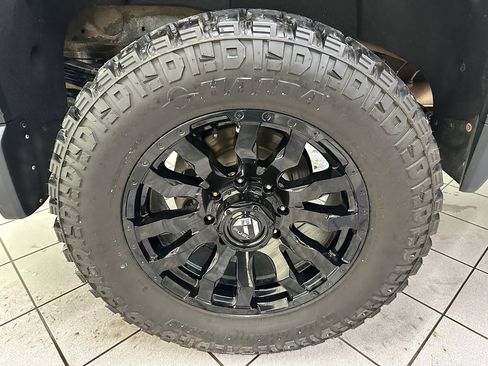 Used 2024 GMC Sierra 2500 AT4 w/ AT4 Premium Plus Package AWD/4WD image 18