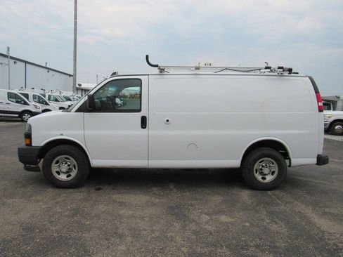 Used 2018 Chevrolet Express 2500 w/ Driver Convenience Package RWD image 6