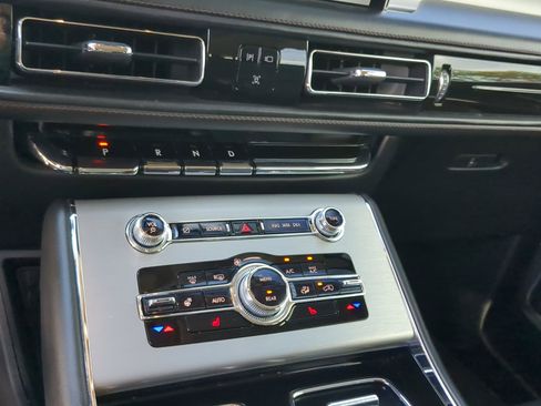 Used 2022 Lincoln Aviator AWD w/ Premium Package image 18