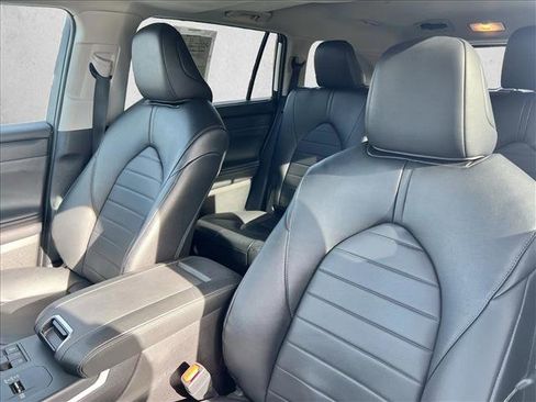 Certified 2024 Toyota Highlander XLE image 16