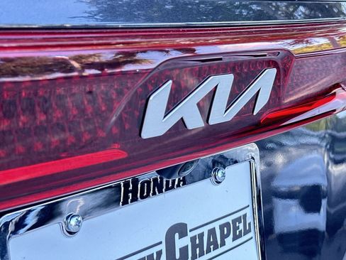 Used 2024 Kia Carnival EX FWD image 10