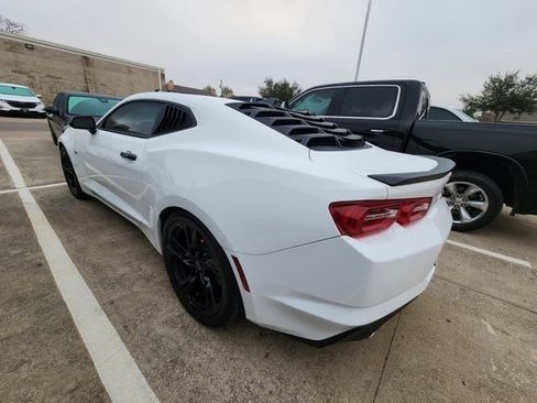 Used 2021 Chevrolet Camaro LT image 4