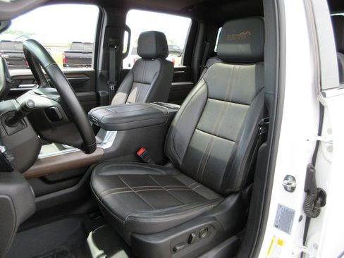 Used 2024 Chevrolet Silverado 2500 High Country w/ Technology Package AWD/4WD image 22