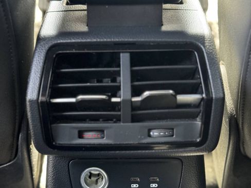Used 2020 Audi Q3 2.0T Premium w/ Convenience Package AWD/4WD image 18