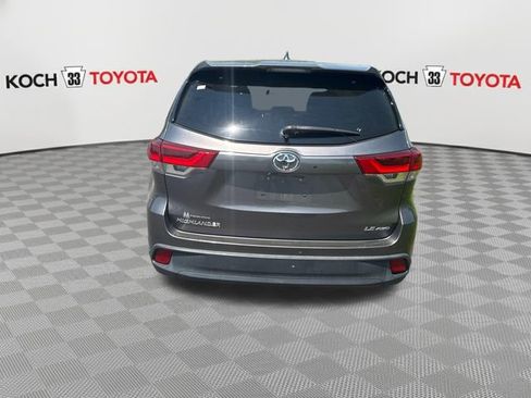 Used 2018 Toyota Highlander Plus AWD/4WD image 7