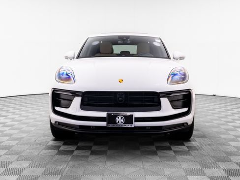 Certified 2026 Porsche Macan AWD/4WD image 9