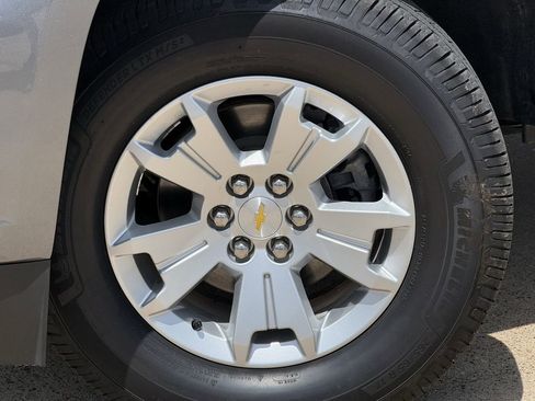 Used 2022 Chevrolet Colorado LT w/ LT Convenience Package AWD/4WD image 9