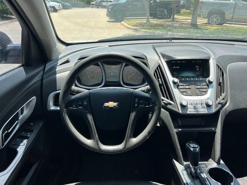 Used 2017 Chevrolet Equinox LS FWD image 13