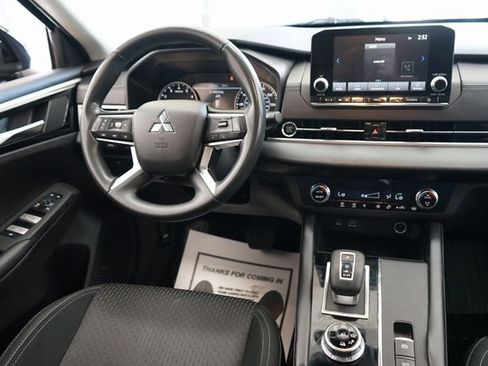 Used 2024 Mitsubishi Outlander ES image 8
