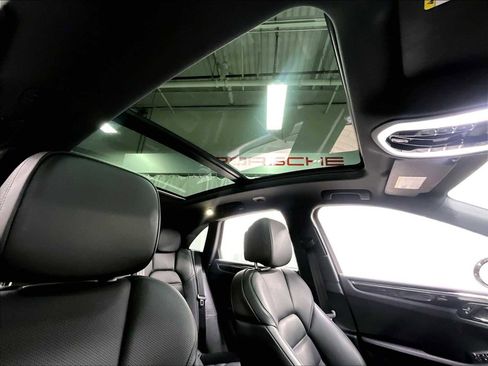 Used 2025 Porsche Macan image 27