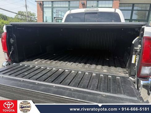 Used 2018 Toyota Tacoma SR5 AWD/4WD image 15