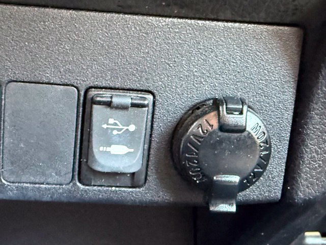 Used 2014 Toyota RAV4 LE AWD/4WD image 18