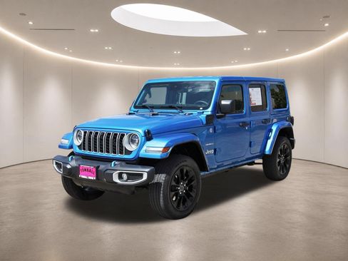 Used 2024 Jeep Wrangler Unlimited Sahara w/ Technology Group AWD/4WD image 3