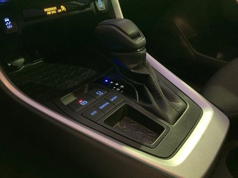 Used 2021 Toyota RAV4 XLE w/ Convenience Package image 26