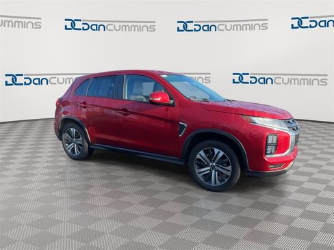 Used 2022 Mitsubishi Outlander Sport SE image 2