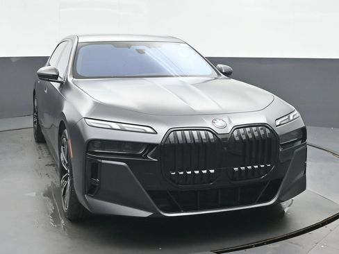 Used 2023 BMW 760i xDrive AWD/4WD image 8