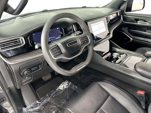 Used 2022 Jeep Wagoneer Series III w/ Flexible Seating Group RWD image 9