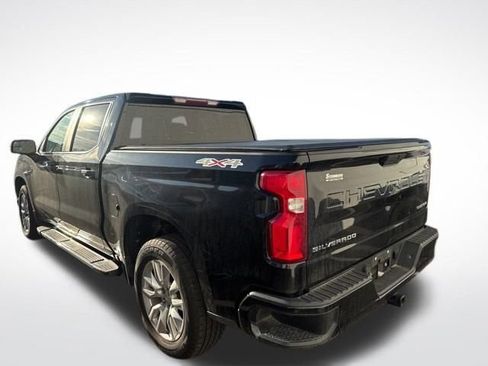 Used 2020 Chevrolet Silverado 1500 Custom w/ Custom Value Package image 2