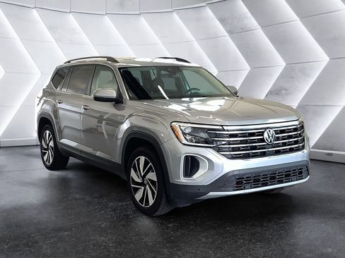 Used 2024 Volkswagen Atlas SE image 1