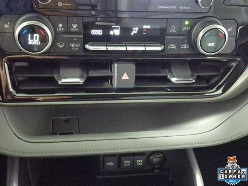 Certified 2021 Toyota Highlander XLE AWD/4WD image 21