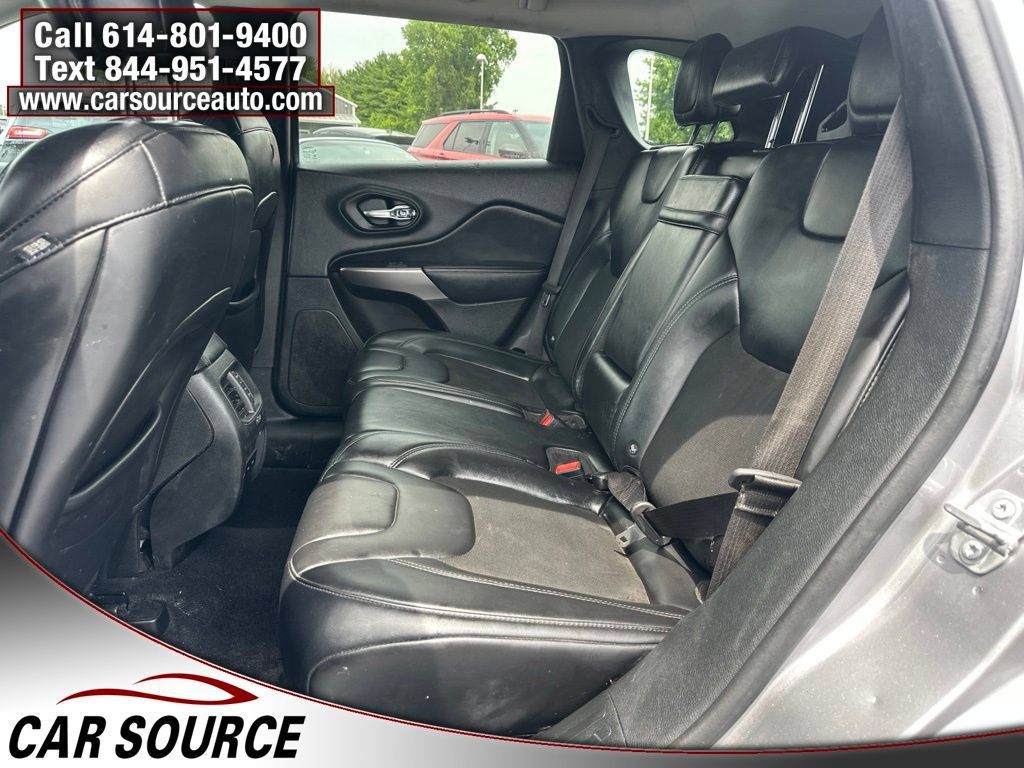 Used 2019 Jeep Cherokee Latitude Plus w/ Cold Weather Group AWD/4WD image 12