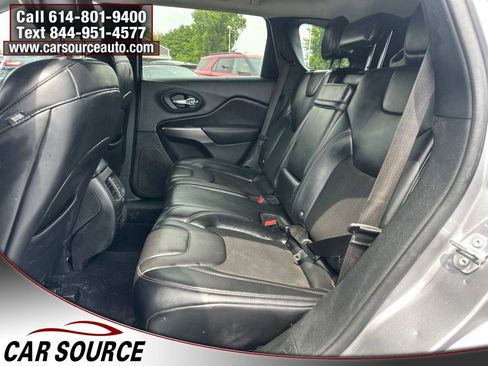 Used 2019 Jeep Cherokee Latitude Plus w/ Cold Weather Group AWD/4WD image 12