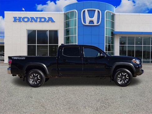 Used 2021 Toyota Tacoma TRD Off-Road image 2