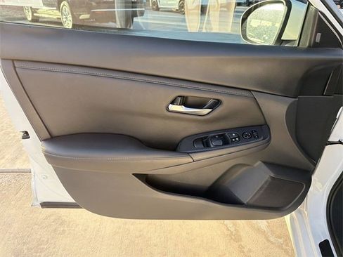 Used 2024 Nissan Sentra SV image 9
