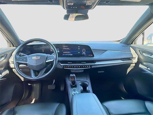 Used 2024 Cadillac XT4 Premium Luxury image 16