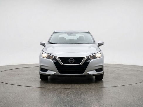 Used 2025 Nissan Versa SV FWD image 2