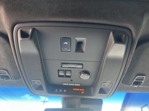 Used 2019 Cadillac Escalade Platinum image 24