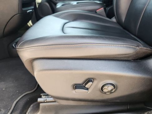 Used 2025 Chrysler Pacifica Select image 26